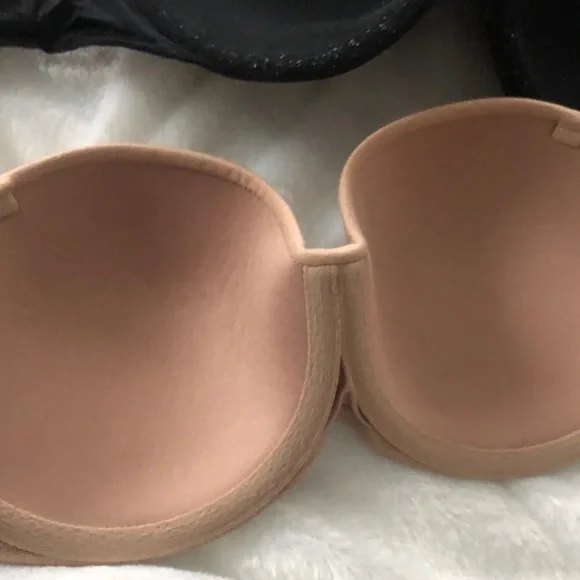 Victoria's Secret Black and Tan Bras - Picture 6 of 6